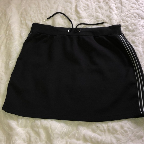 H&M Dresses & Skirts - H&M athletic skirt